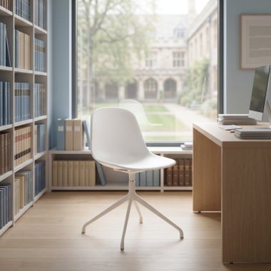 Modern design and enveloping seat
