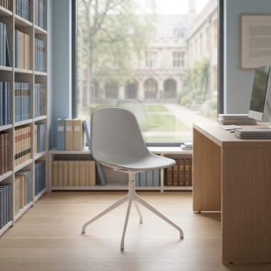 Modern design and enveloping seat