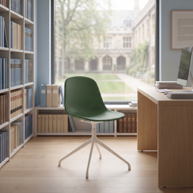 Modern design and enveloping seat