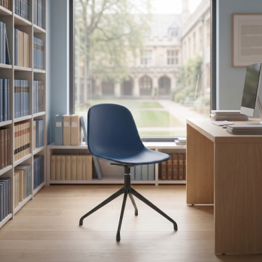 Modern design and enveloping seat