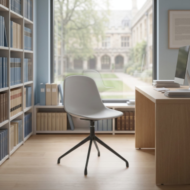 Modern design and enveloping seat