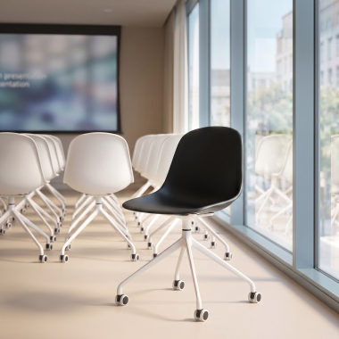Modern design and enveloping seat